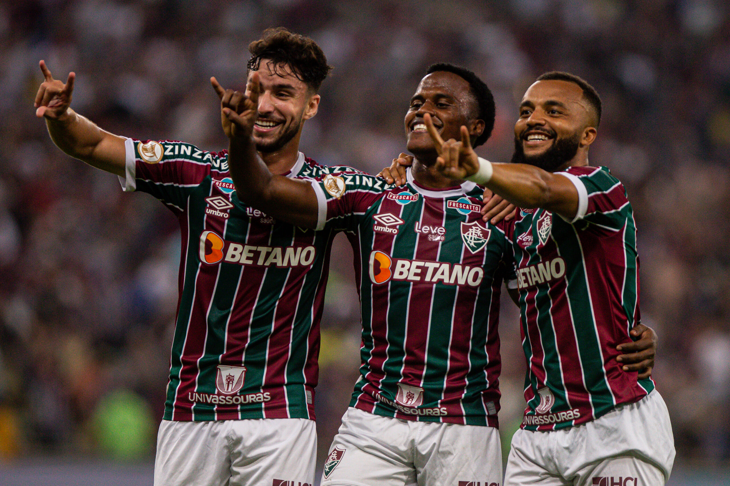 Botafogo bate o Flu no Maracanã e volta a vencer no Brasileirão