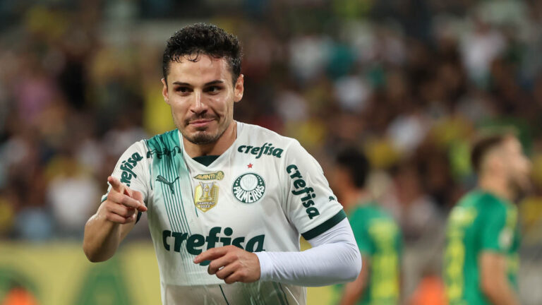 Brasileirão: Palmeiras vence o Cuiabá e diminui distância para o líder