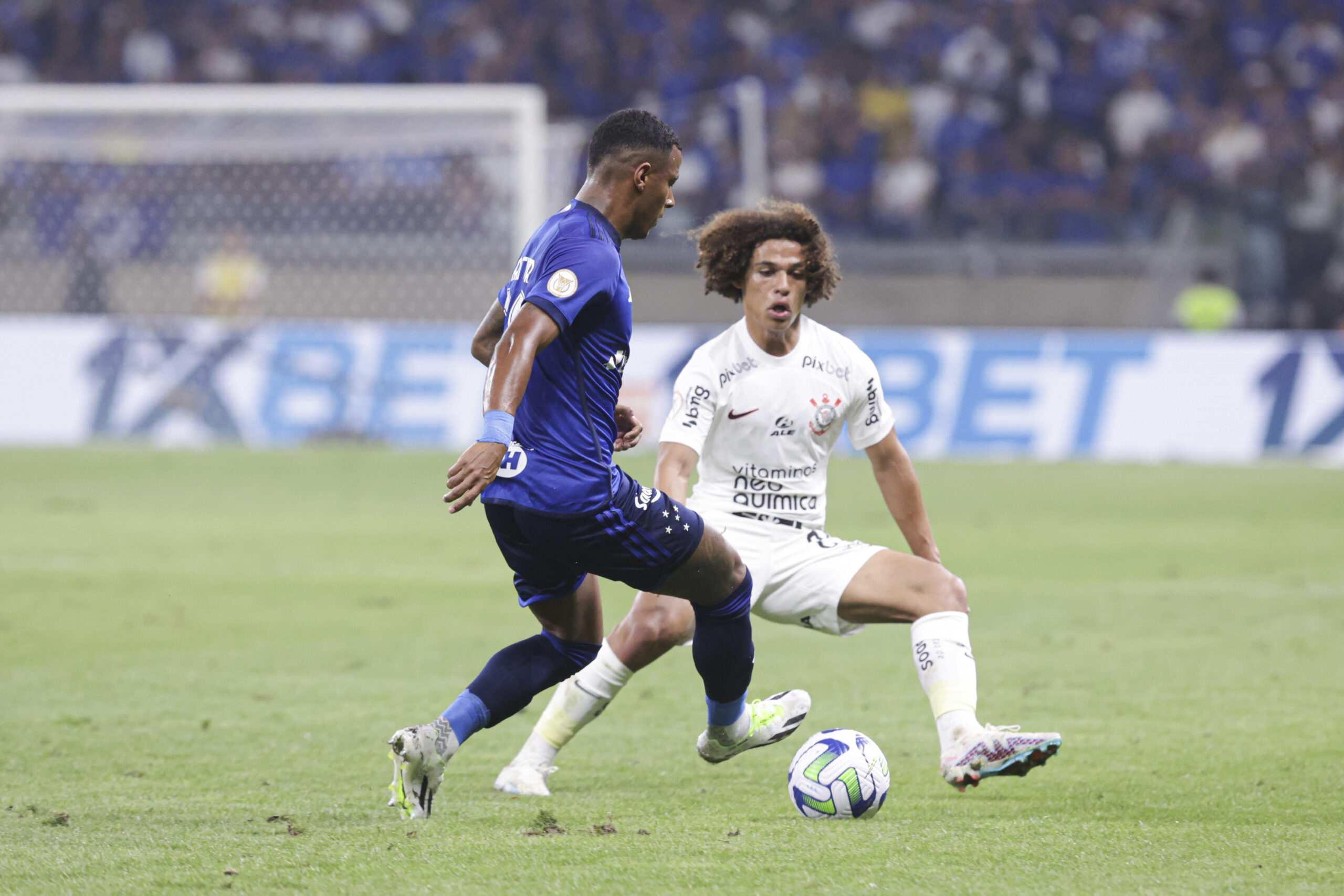 Corinthians vence o Cruzeiro novamente e vai à semi do Brasileirão