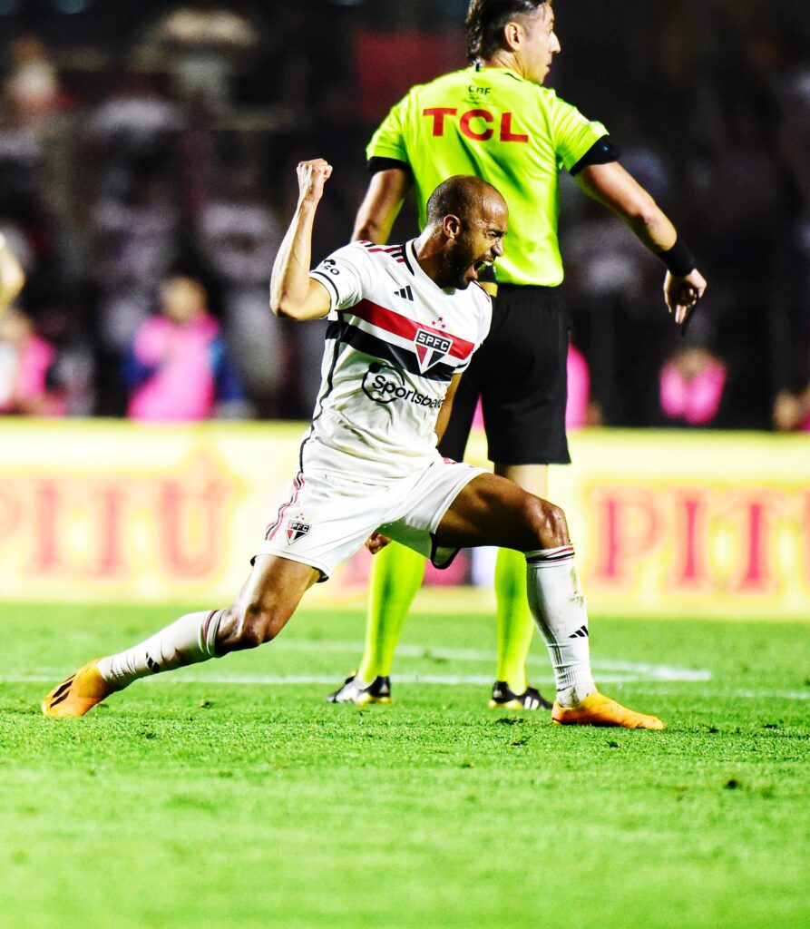 Lucas comemora o gol do São Paulo diante do Corinthians - Alexandre Battibugli/PLACAR