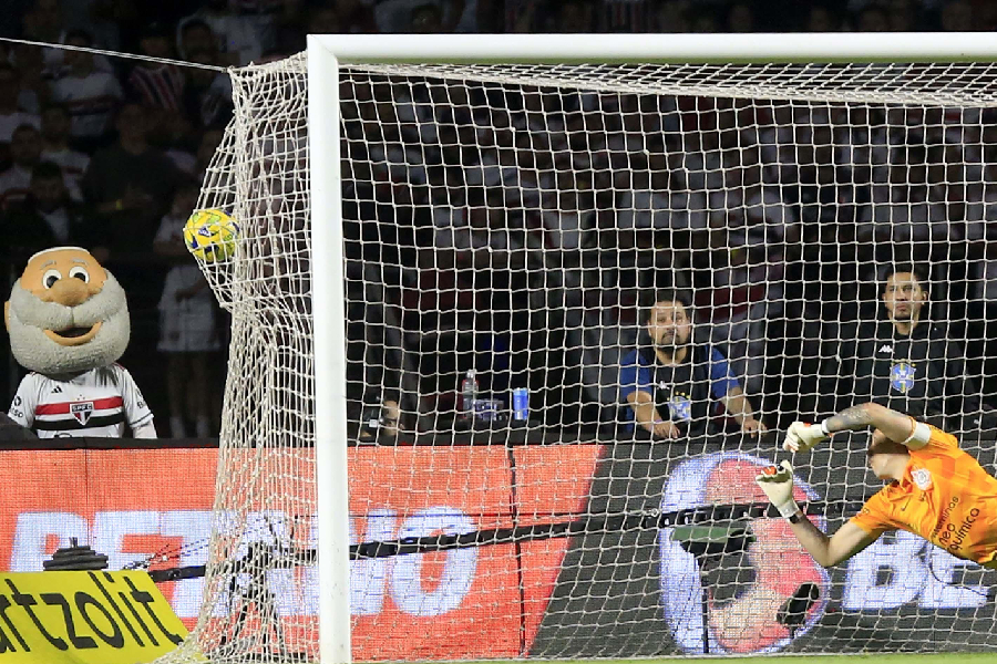 Flamengo x São Paulo: VAR salva Beraldo de suspensão no segundo jogo da  final da Copa do Brasil