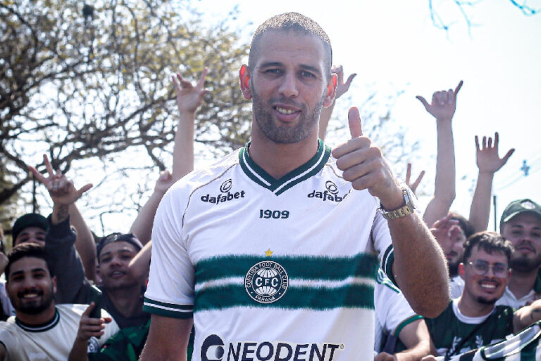 Slimani: reforço do Coritiba fez 9 gols em 2023 e é o maior artilheiro de seu país