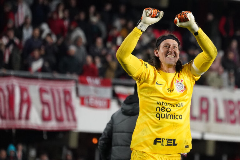 Sul-Americana: Trave e Cássio salvam, e Corinthians elimina o Estudiantes nos pênaltis