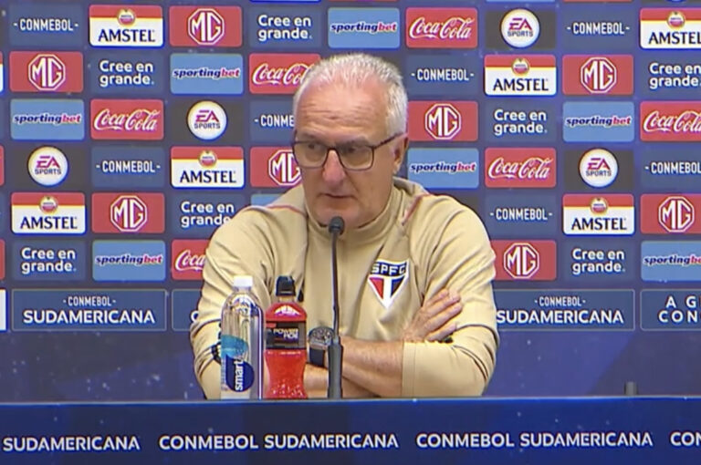 Dorival projeta estreia de James e decisão contra o Corinthians