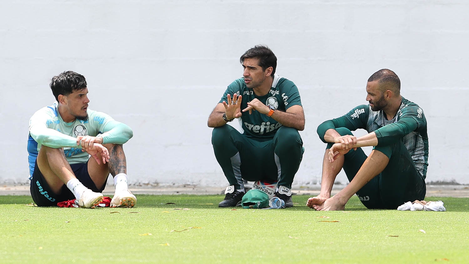 ‘Se eles saírem, também tenho que ir’, diz Abel sobre propostas a estrelas do Palmeiras