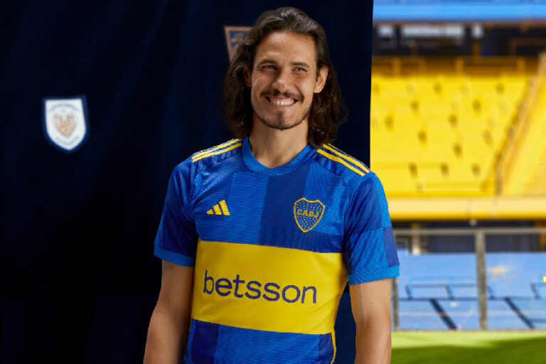 Com Cavani de modelo, Boca Juniors lança nova camisa