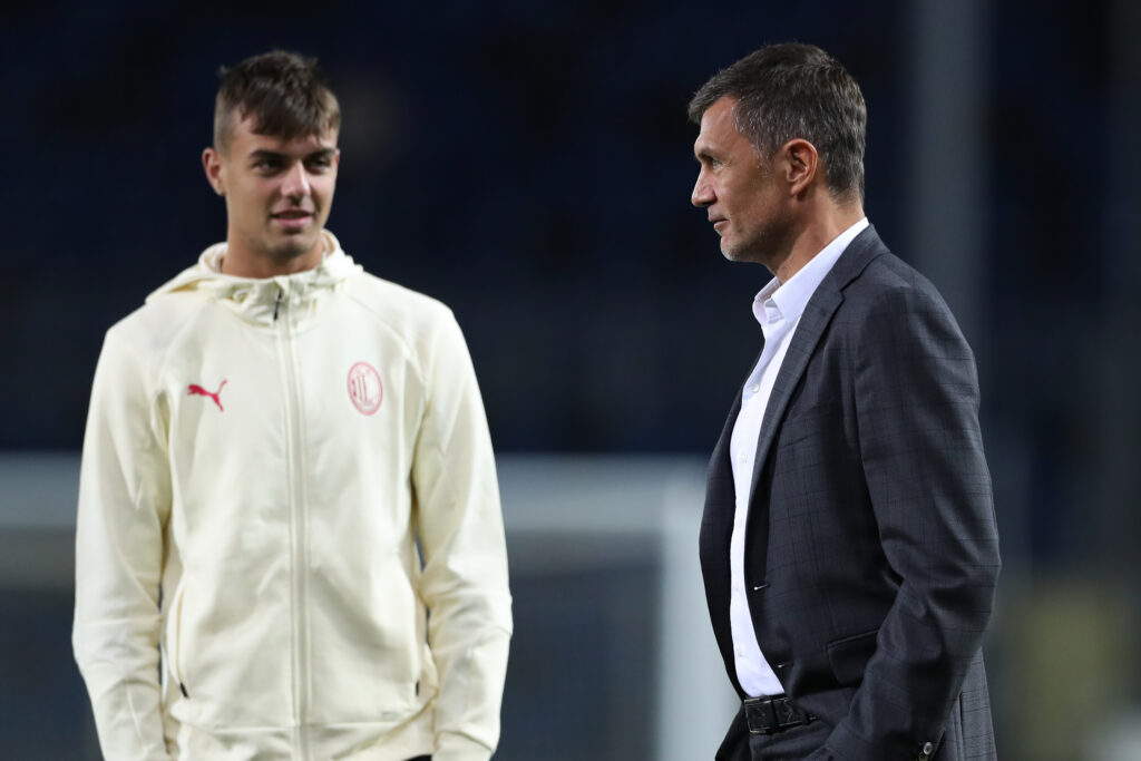 Daniel e Paolo Maldini em treino do Milan em 2021 - Jonathan Moscrop/Getty Images)