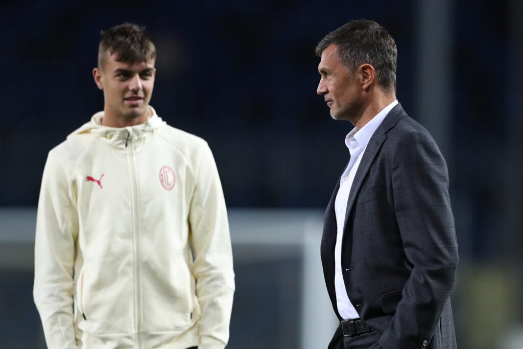 Daniel e Paolo Maldini em treino do Milan em 2021 - Jonathan Moscrop/Getty Images)