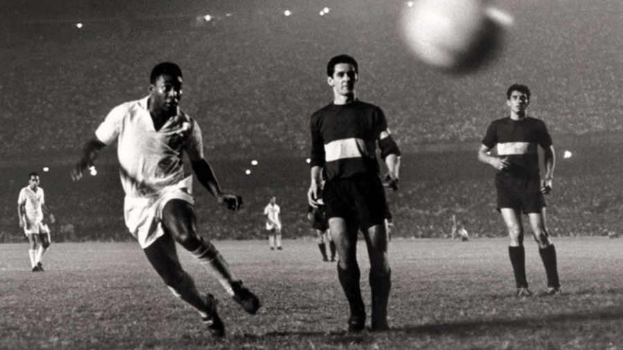 Pelé foi o protagonista da final da Libertadores com o Santos, em 1963- Acervo Santos/Reprodução