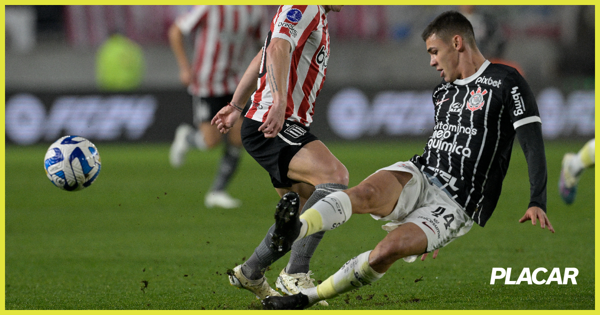 Ele é titular absoluto do Vasco e vai jogar lesionado contra o Corinthians