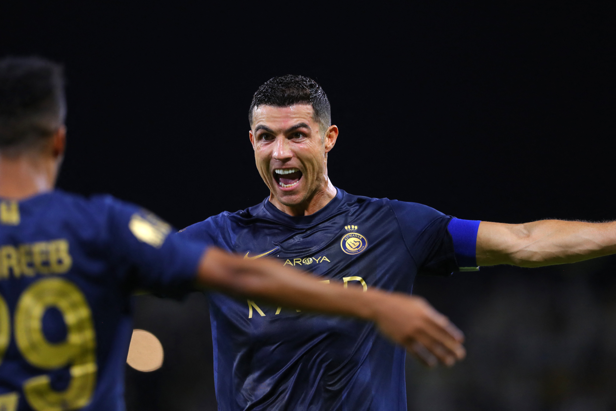 Cristiano Ronaldo brilha como artilheiro e garçom em nova goleada do Al-Nassr
