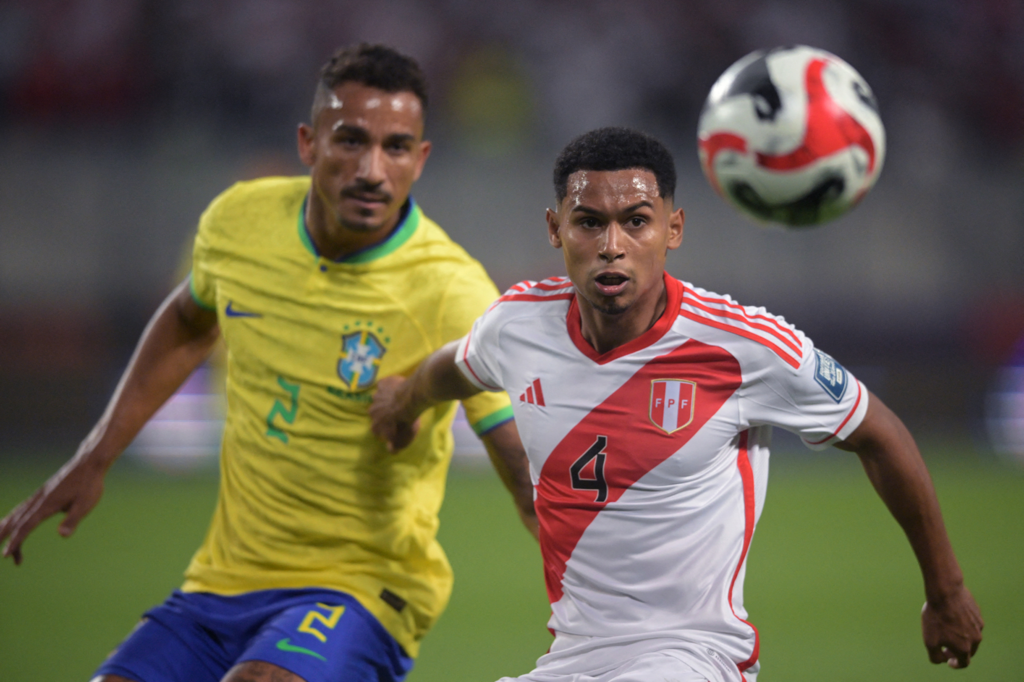 Brasil tem encontro difícil contra o Peru e arranca vitória nos minutos finais