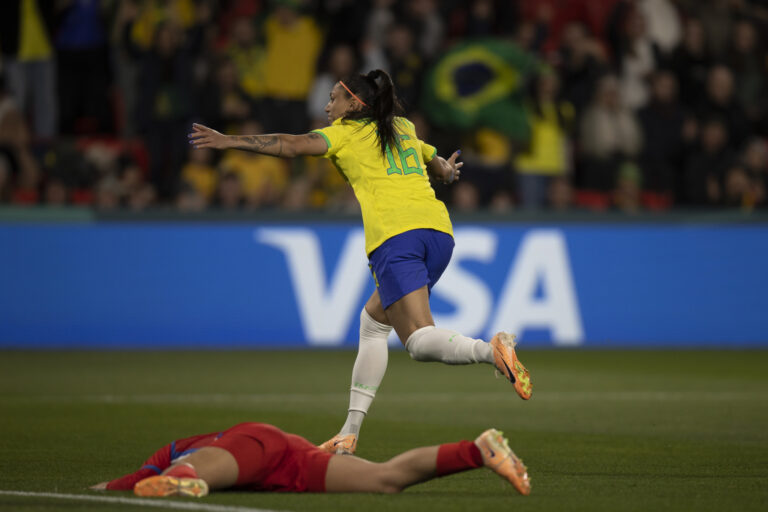 Prêmio Puskás tem dois brasileiros por gol mais bonito do mundo