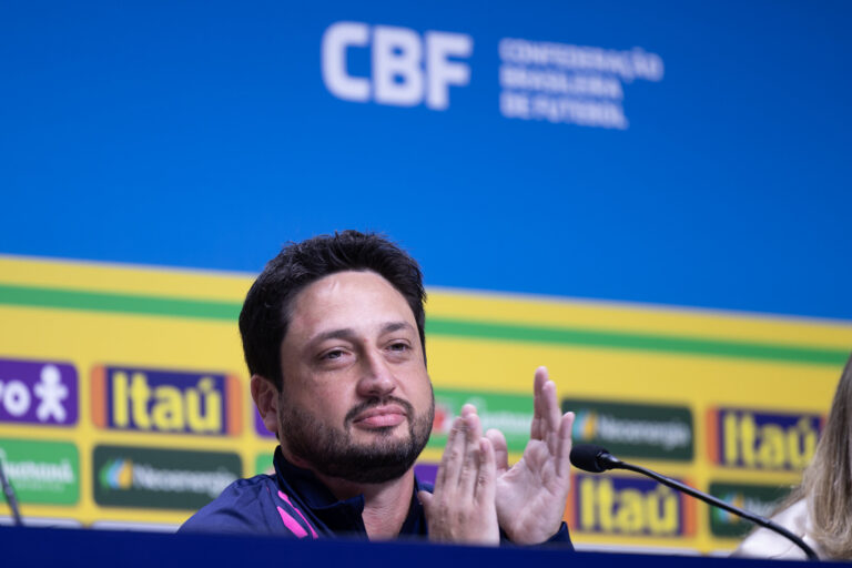 Arthur Elias deixa o Corinthians e é o novo técnico da seleção feminina