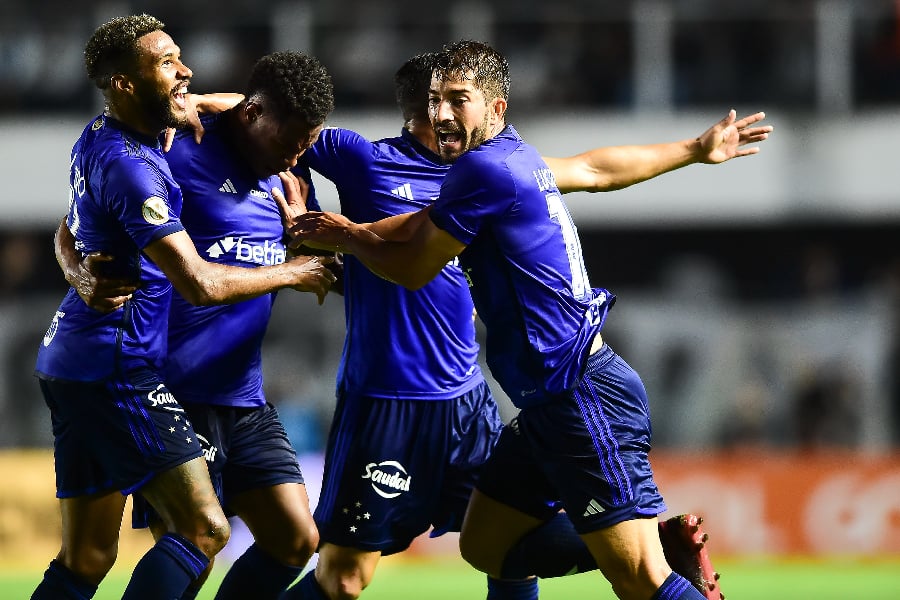 Cruzeiro vence o Santos na Vila e afunda ainda mais o rival no Z-4
