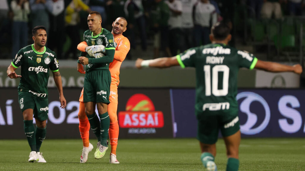 Weverton tenta conter desabafo de Breno Lopes - Cesar Greco/Palmeiras