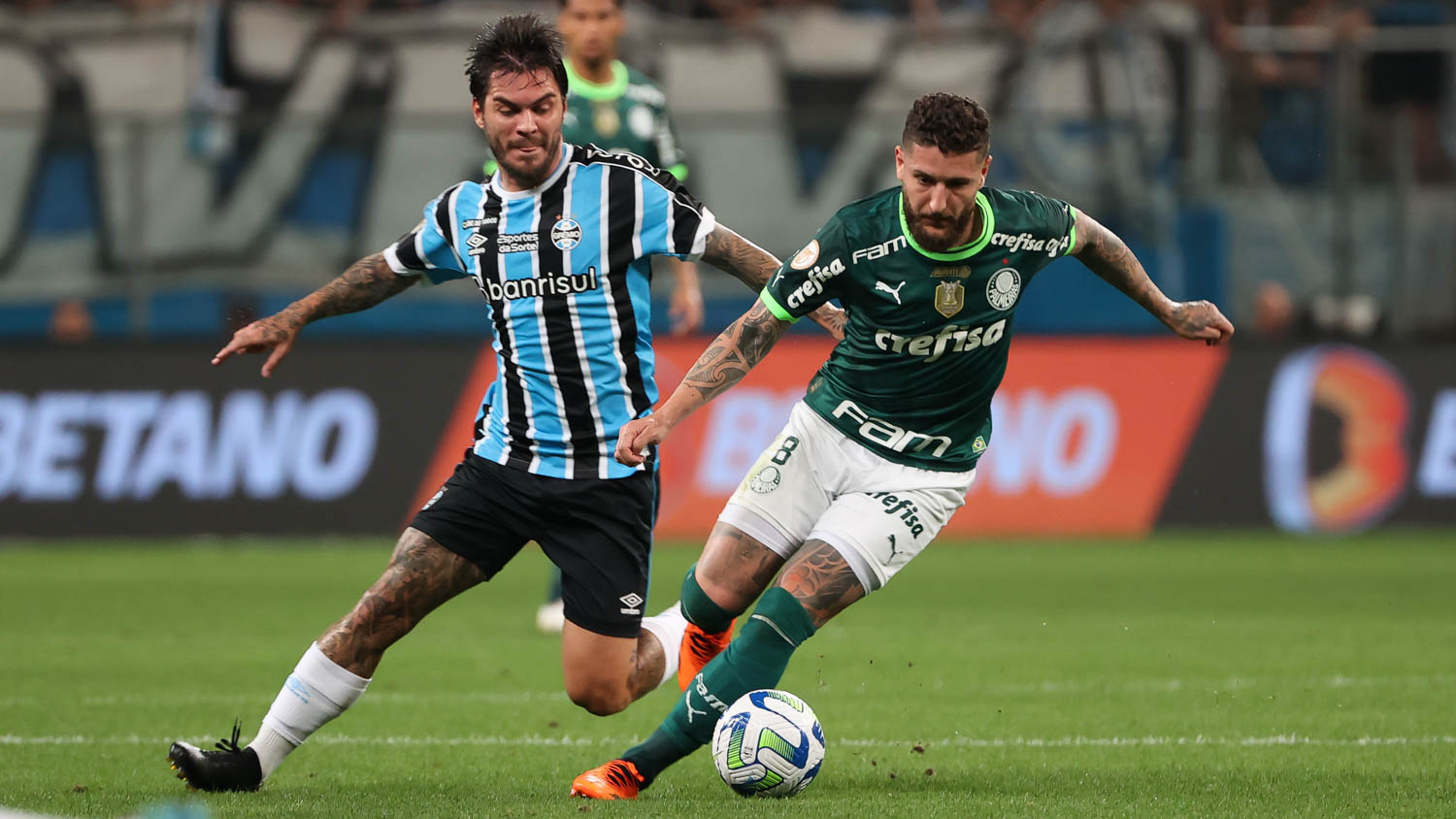 Grêmio faz lição de casa contra o Palmeiras e aperta duelo na parte de cima