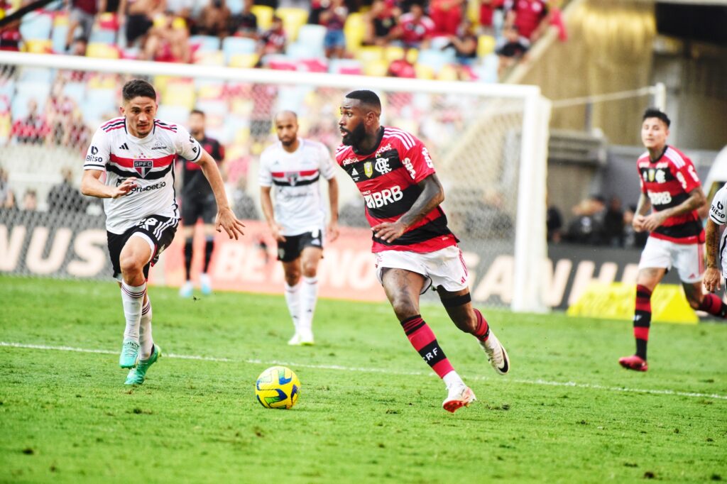 Em alta, Cebolinha decidiu último Flamengo x Atlético no Maracanã