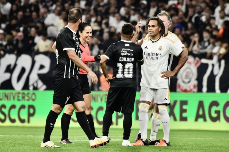Edilson ‘leva caneta’ em reencontro com Karembeu: ‘Zerou tudo’