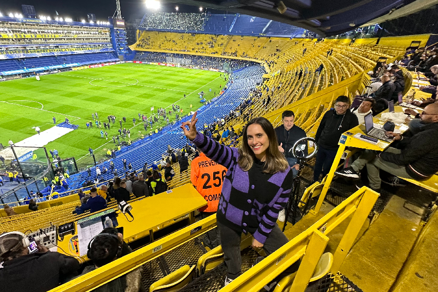 Isabela Labate: jornalista narra sua primeira experiência no mítico estádio - Placar