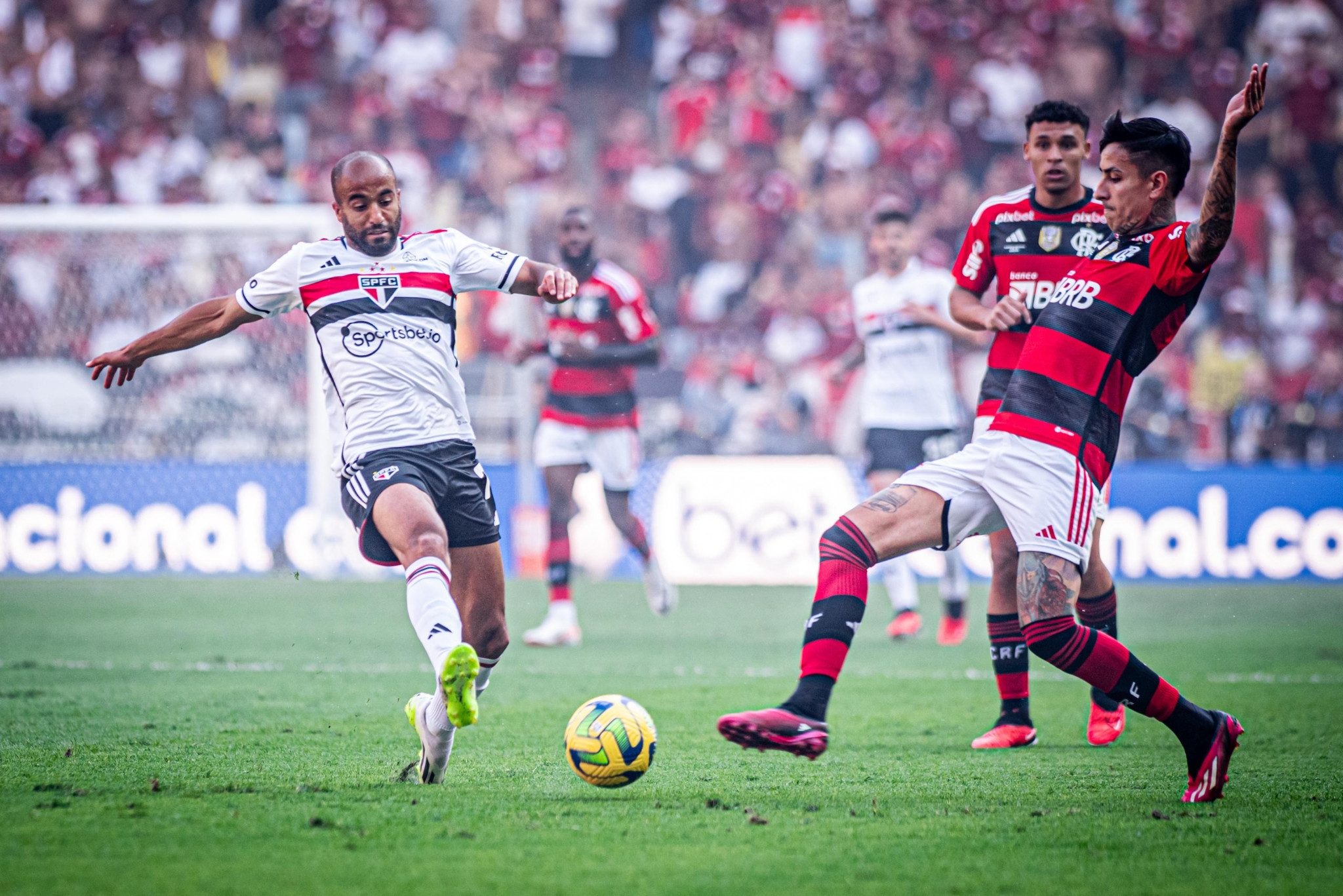 Flamengo e São Paulo duelam no gramado do Maracanã, pela final da Copa do Brasil - Divulgação/@CopaDoBrasilCBF