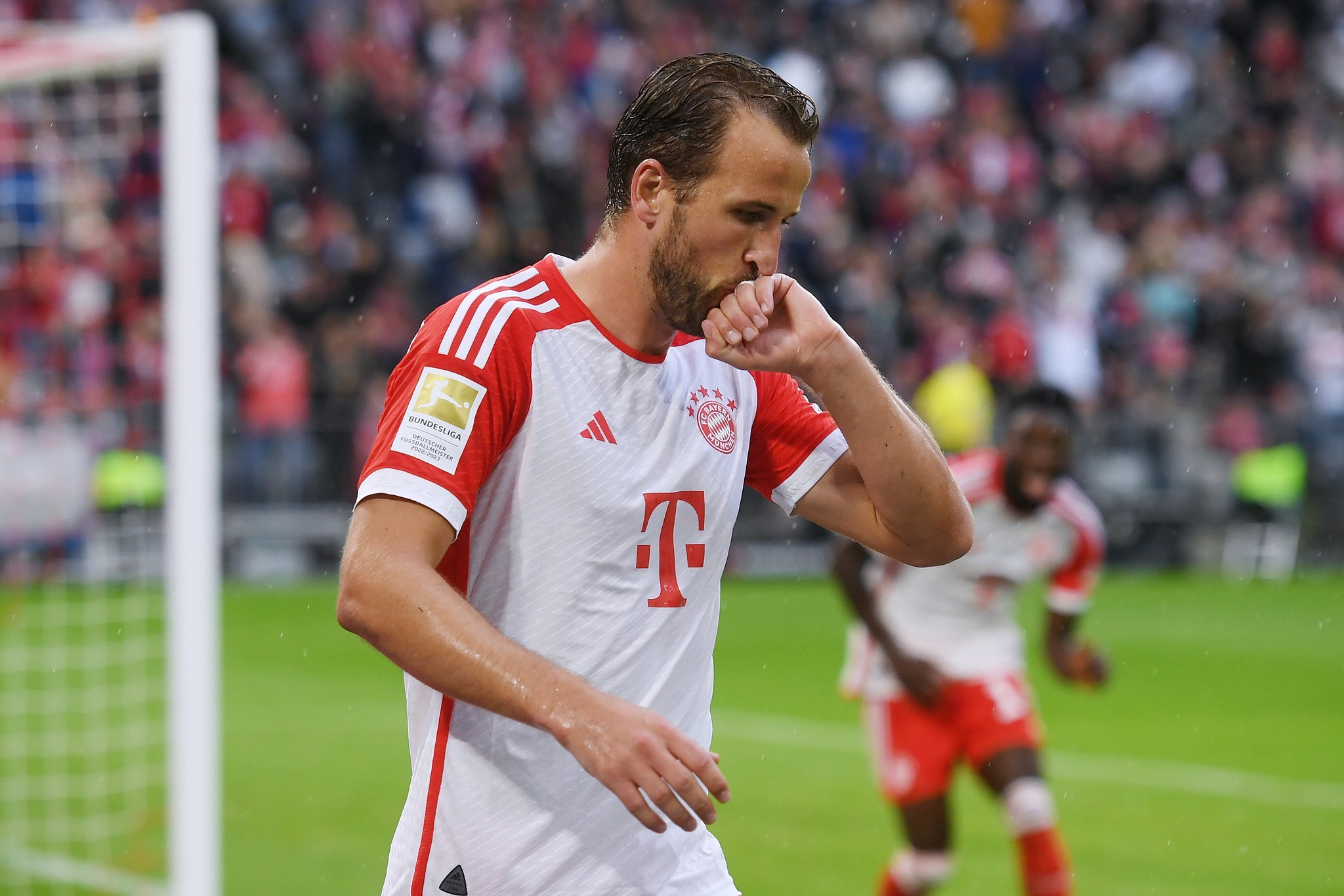 Harry Kane explica ida ao Bayern: ‘Preciso jogar a Champions e brigar por títulos’