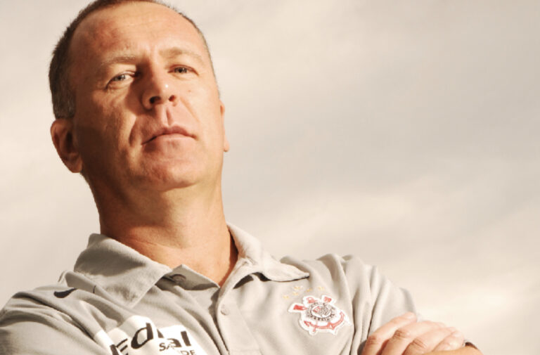 Em 2008, Mano chegava ao Corinthians como novo ‘salvador da pátria’