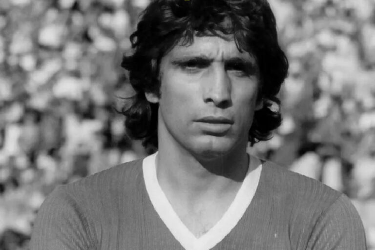 Morre Marinho Peres, aos 76 anos, ex-Palmeiras, Santos e seleção brasileira