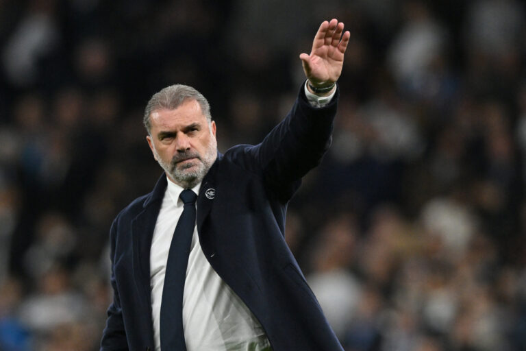 Ange Postecoglou: quem é o técnico que levou o Tottenham ao topo da Premier League