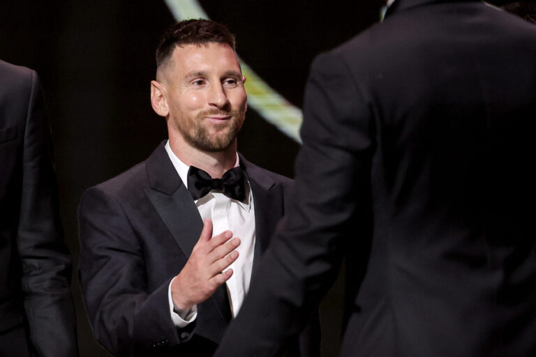 Oitava Bola de Ouro rende três feitos históricos a Lionel Messi