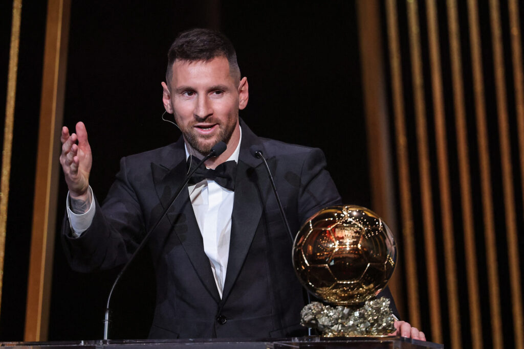 Messi ganha a Bola de Ouro pela 5ª vez