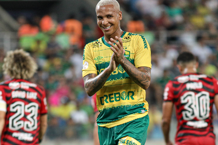 Deyverson tem três vitórias diante do Flamengo: 'Amo jogar contra eles. Eu broco' - Robson Boamorte/AssCom Dourado