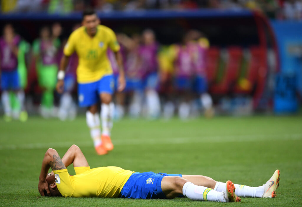 Renato Augusto lamenta gol perdido contra a Bélgica em jogo da seleção brasileira na Copa do Mundo de 2018 - Laurence Griffiths/Getty Images