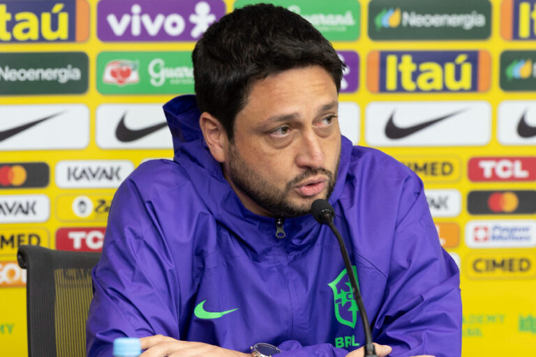 Arthur Elias convoca seleção feminina com Marta e seis do Corinthians
