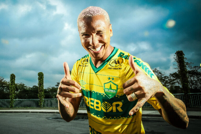 Deyverson descarta futuro como treinador: ‘Não entendo nada de futebol’