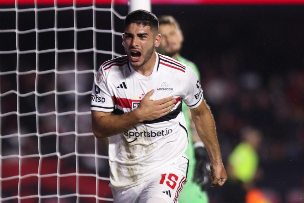 Jovem Pan Esportes on X: VITÓRIA TRICOLOR❤️🤍🖤 Em jogo válido pela 28ª  rodada do Brasileirão, o São Paulo venceu o Grêmio por 3x0, com gols de  Michel Araújo, Luciano e Pablo Maia.