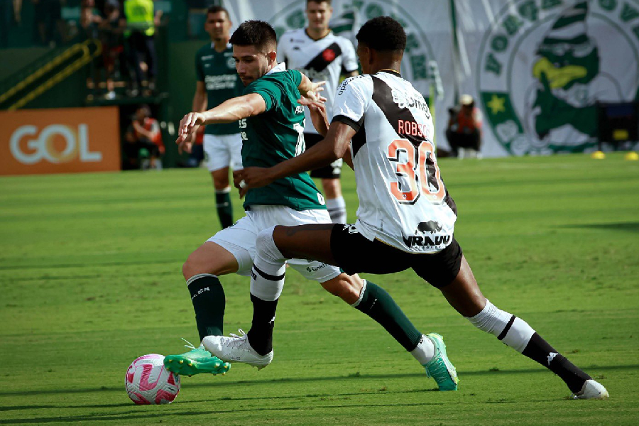 Goiás sofre gol nos acréscimos e empata com Grêmio na Serrinha