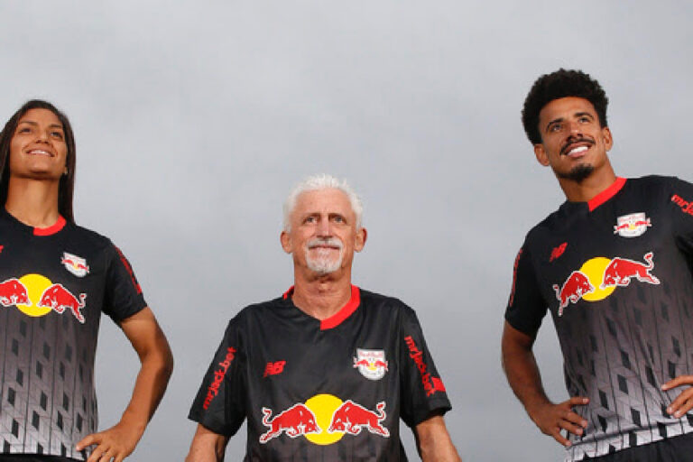Red Bull Bragantino lança camisa em homenagem à década de 90