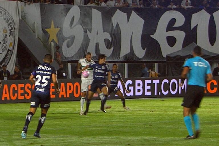 CBF diz que árbitro errou em marcação de pênalti contra o Santos