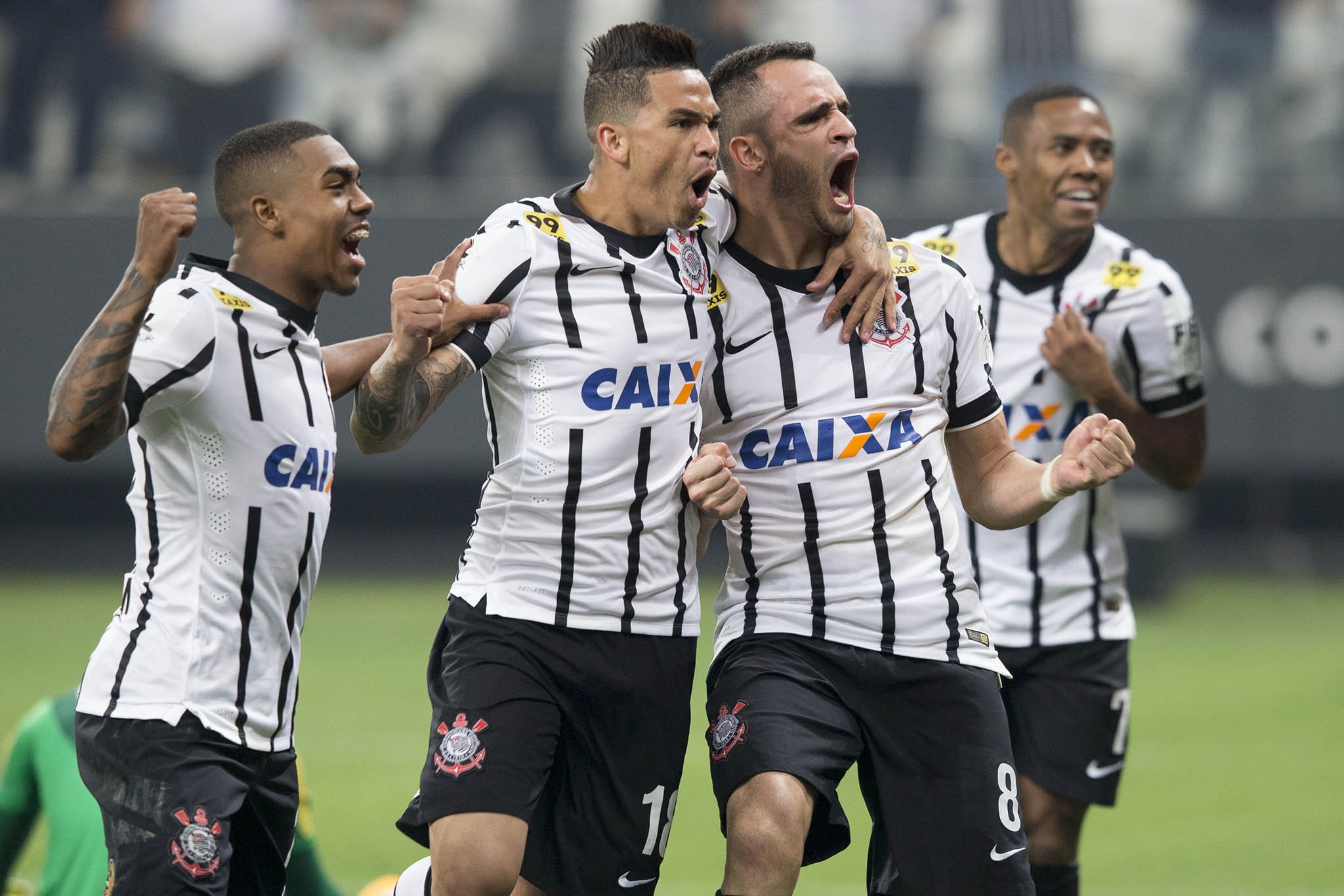 ‘Melhor disparado’, diz Renato Augusto sobre Corinthians de 2015