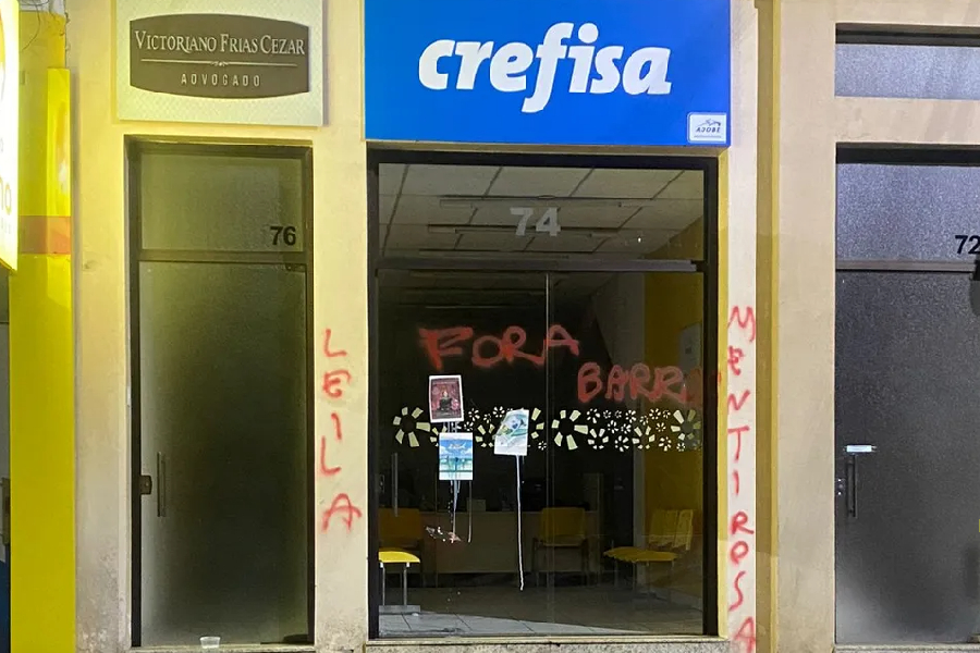 Loja da Crefisa vandalizada em Bragança Paulista - Reprodução