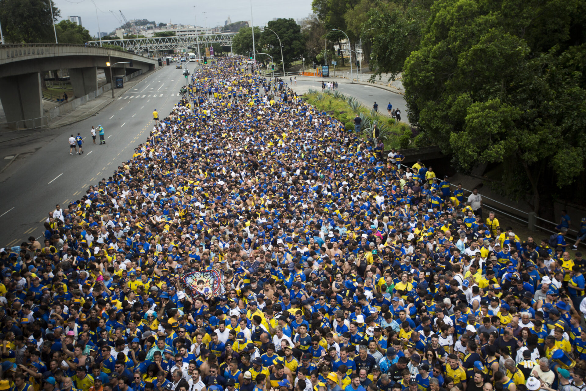Conflito no metrô e tentativa de invasão de torcida marcam final no Maracanã