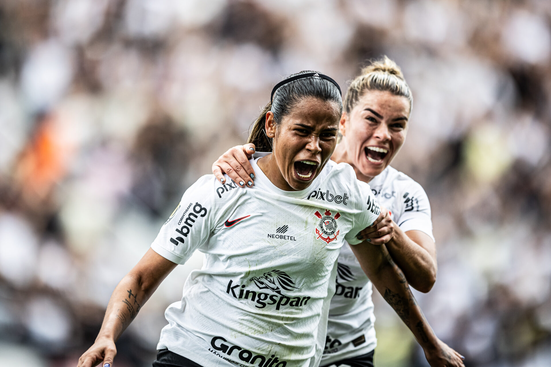 Corinthians vira agregado contra o São Paulo e é campeão paulista feminino