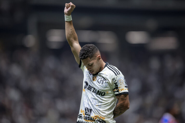 Rei da Arena, Paulinho é decisivo em returno de sucesso do Galo