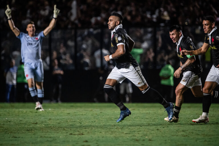 Vasco quer reduzir salário para renovar com Payet