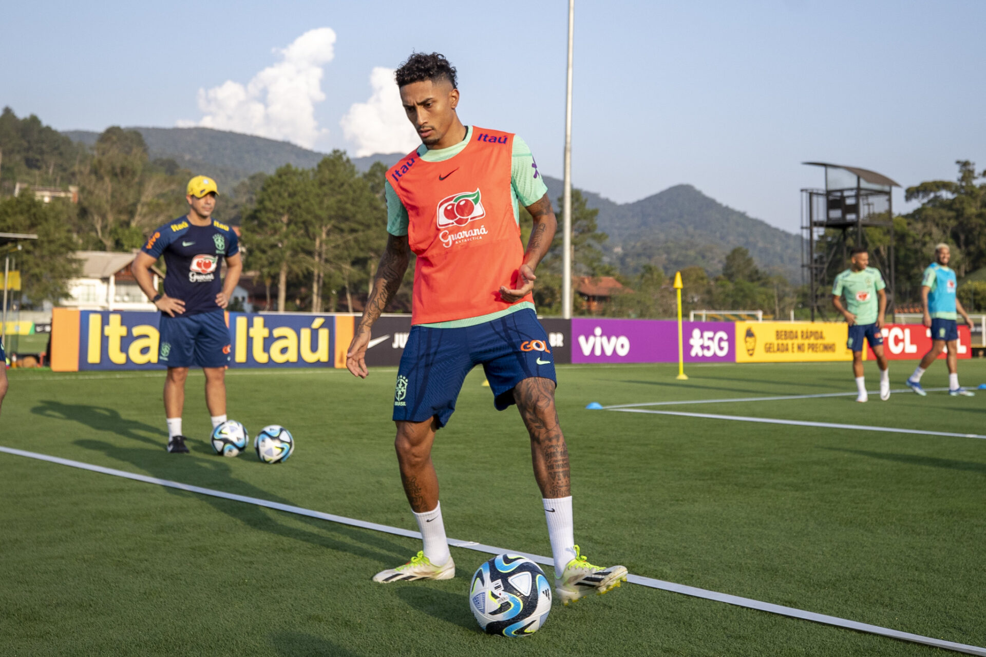 Diniz testa seleção brasileira com quatro atacantes; veja time provável contra a Colômbia