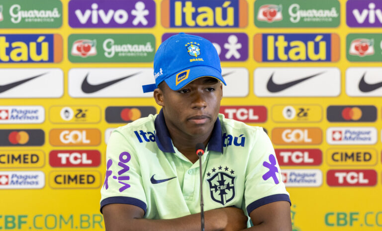 Endrick fala sobre sonho pela seleção, pretere Messi e revela conversa com Diniz
