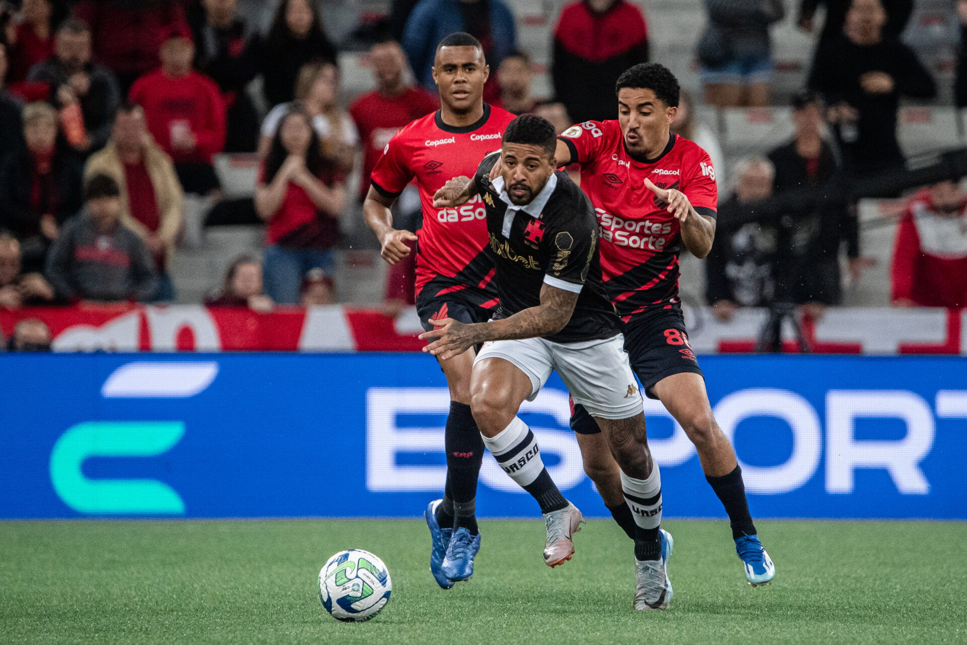 Vasco fica no empate contra o Athletico e segue ameaçado pelo Z-4