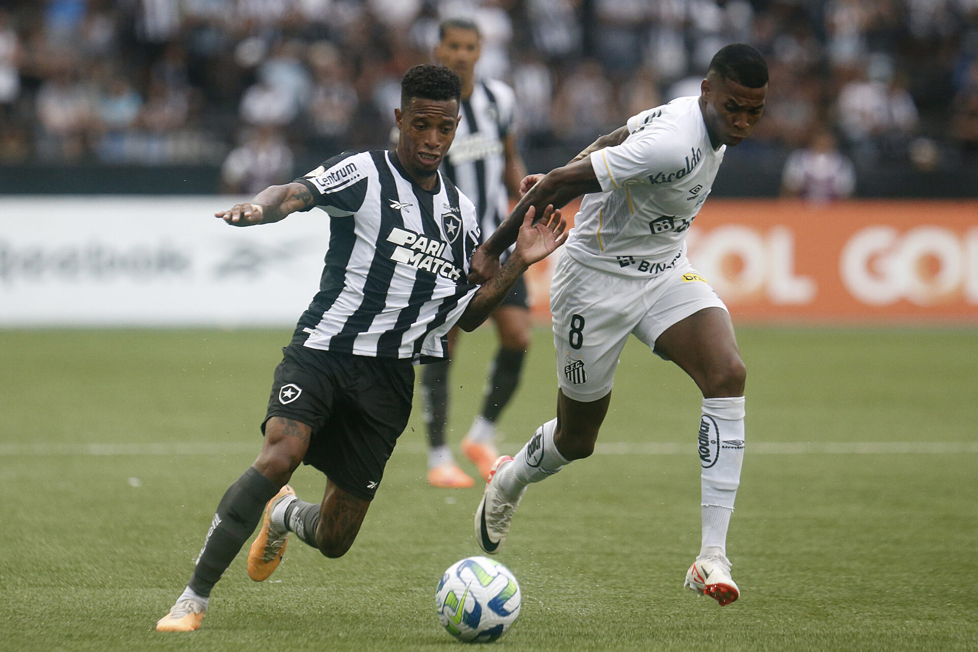 Botafogo cede empate nos acréscimos para o Santos e tropeça em casa