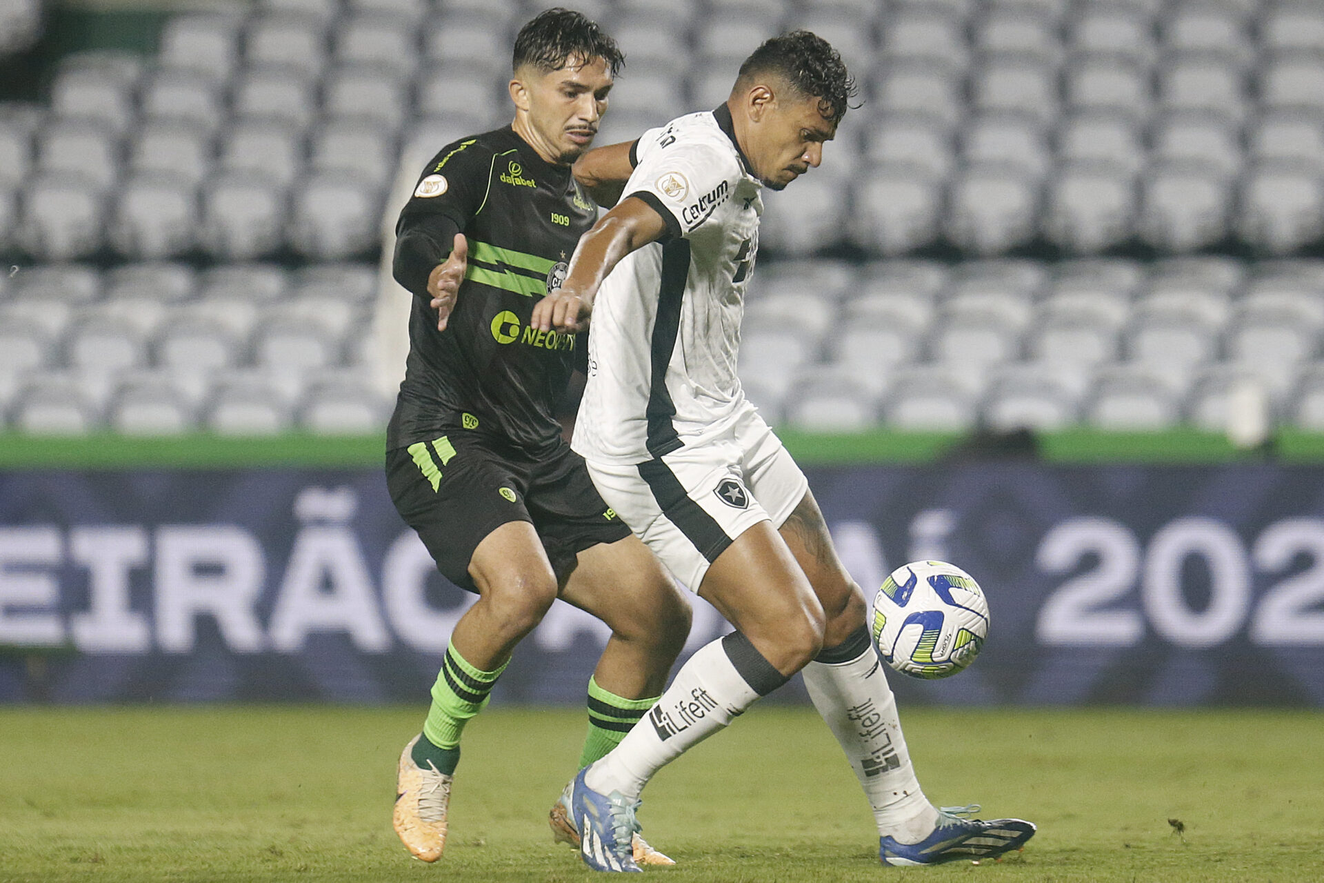 Brasileirão: Botafogo volta a jogar bem, vence Fortaleza e abre cinco  pontos na liderança